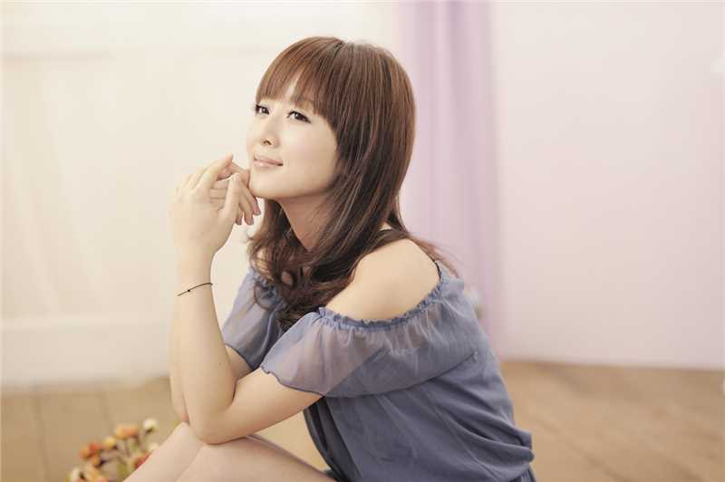 精选90后清纯美女果子闺房超短裙照图册