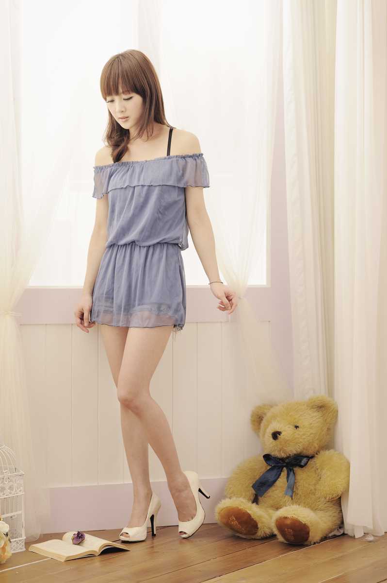 精选90后清纯美女果子闺房超短裙照图册