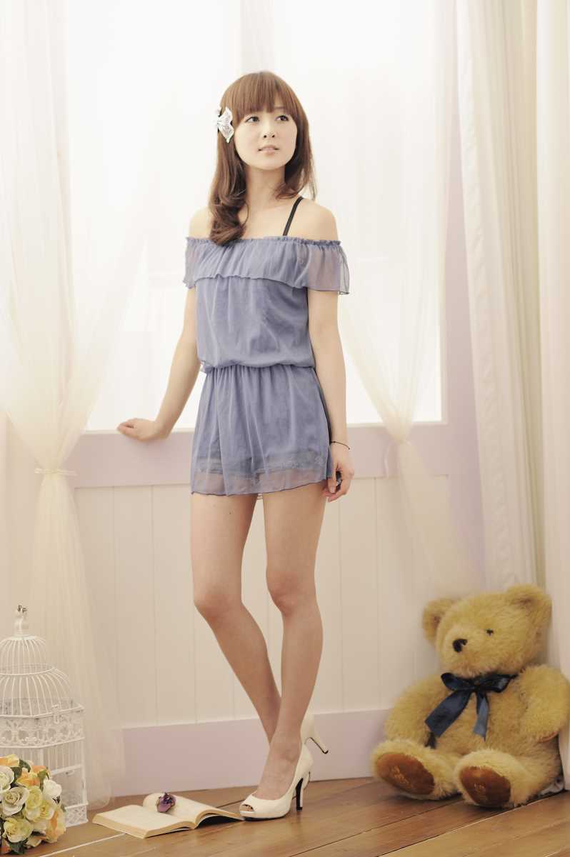 精选90后清纯美女果子闺房超短裙照图册