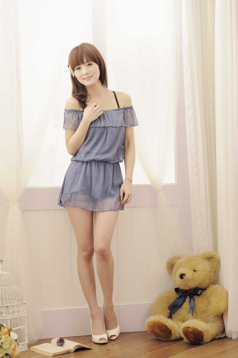 精选90后清纯美女果子闺房超短裙照图册