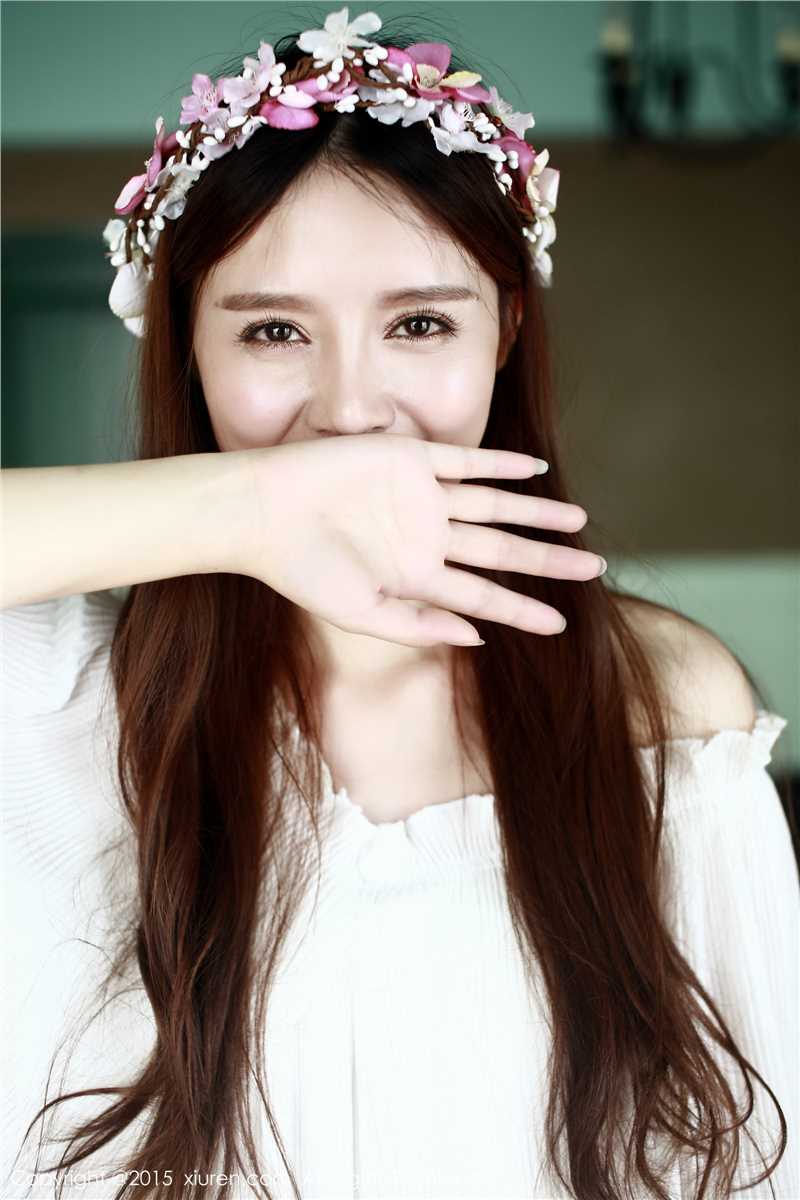 秀人网清纯可爱美女高溜MilkCat室内照