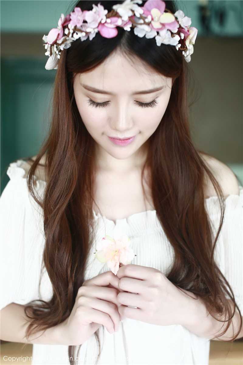 秀人网清纯可爱美女高溜MilkCat室内照