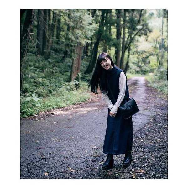 优质日本养眼美女山田爱奈户外清纯靓丽美照相册