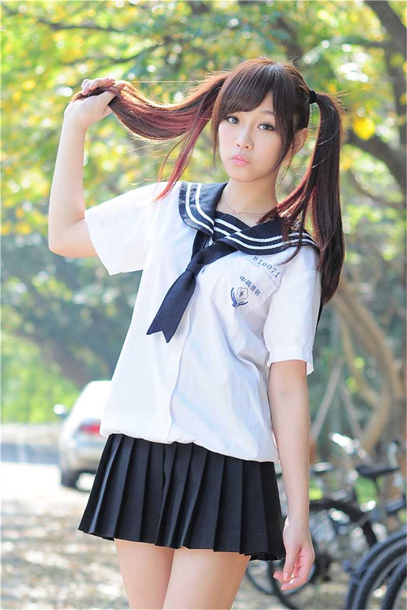 优质台湾俏皮女生涼涼清纯迷人外拍照相册