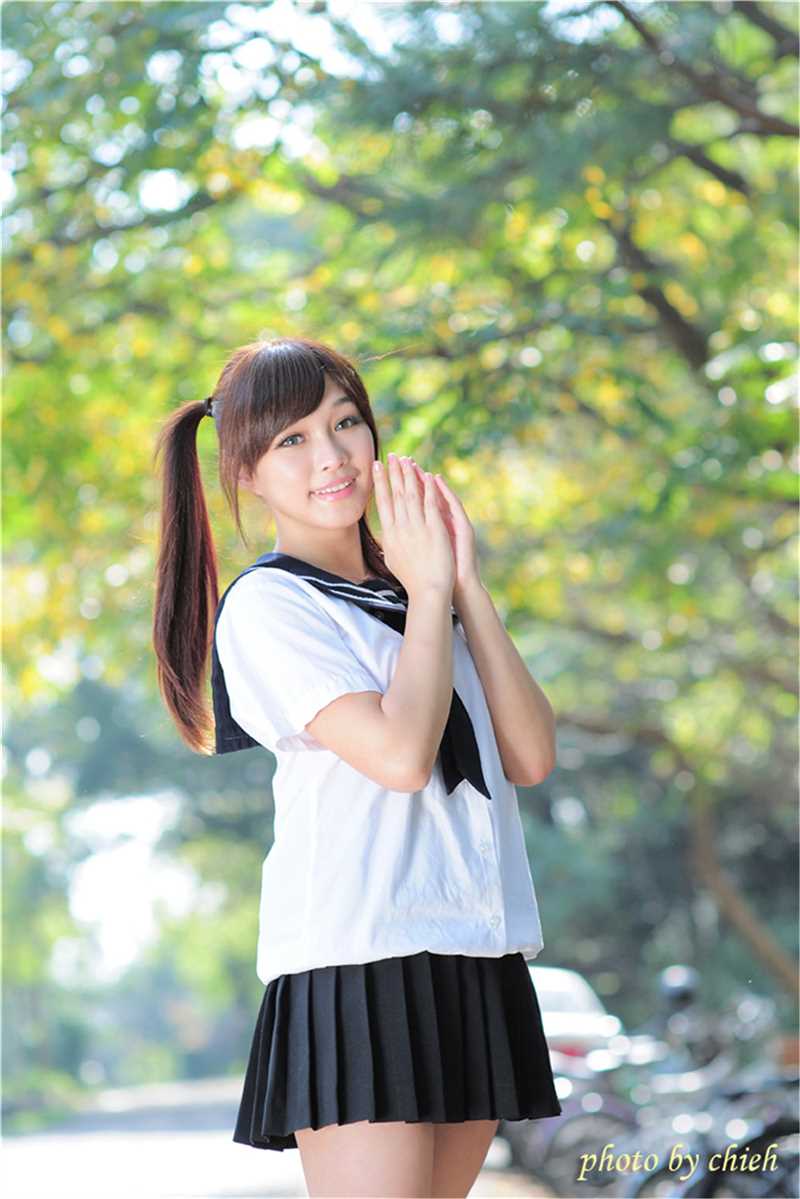 优质台湾俏皮女生涼涼清纯迷人外拍照相册