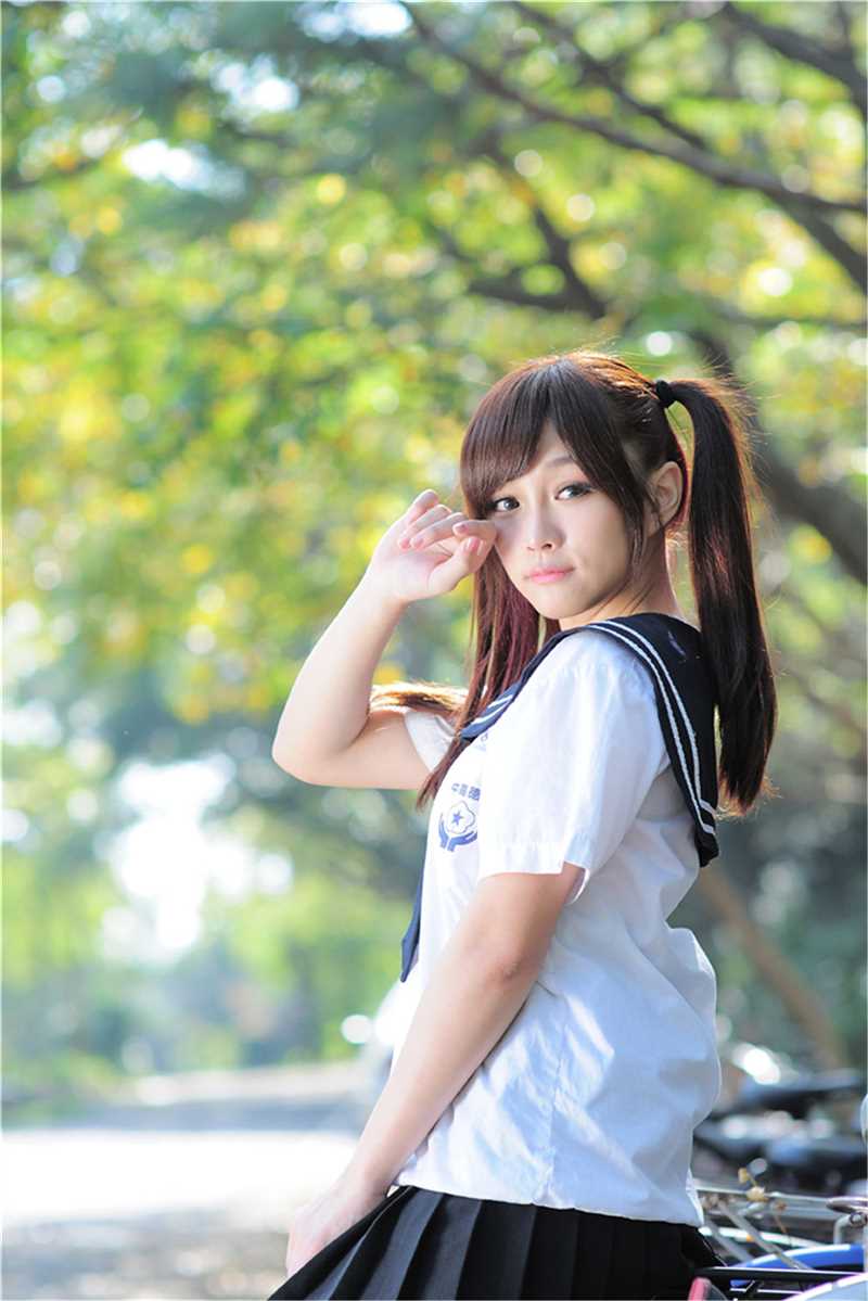 优质台湾俏皮女生涼涼清纯迷人外拍照相册