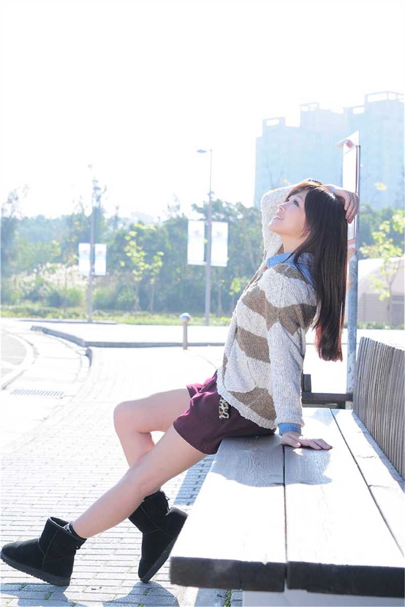 优质台湾俏皮女生涼涼清纯迷人外拍照相册
