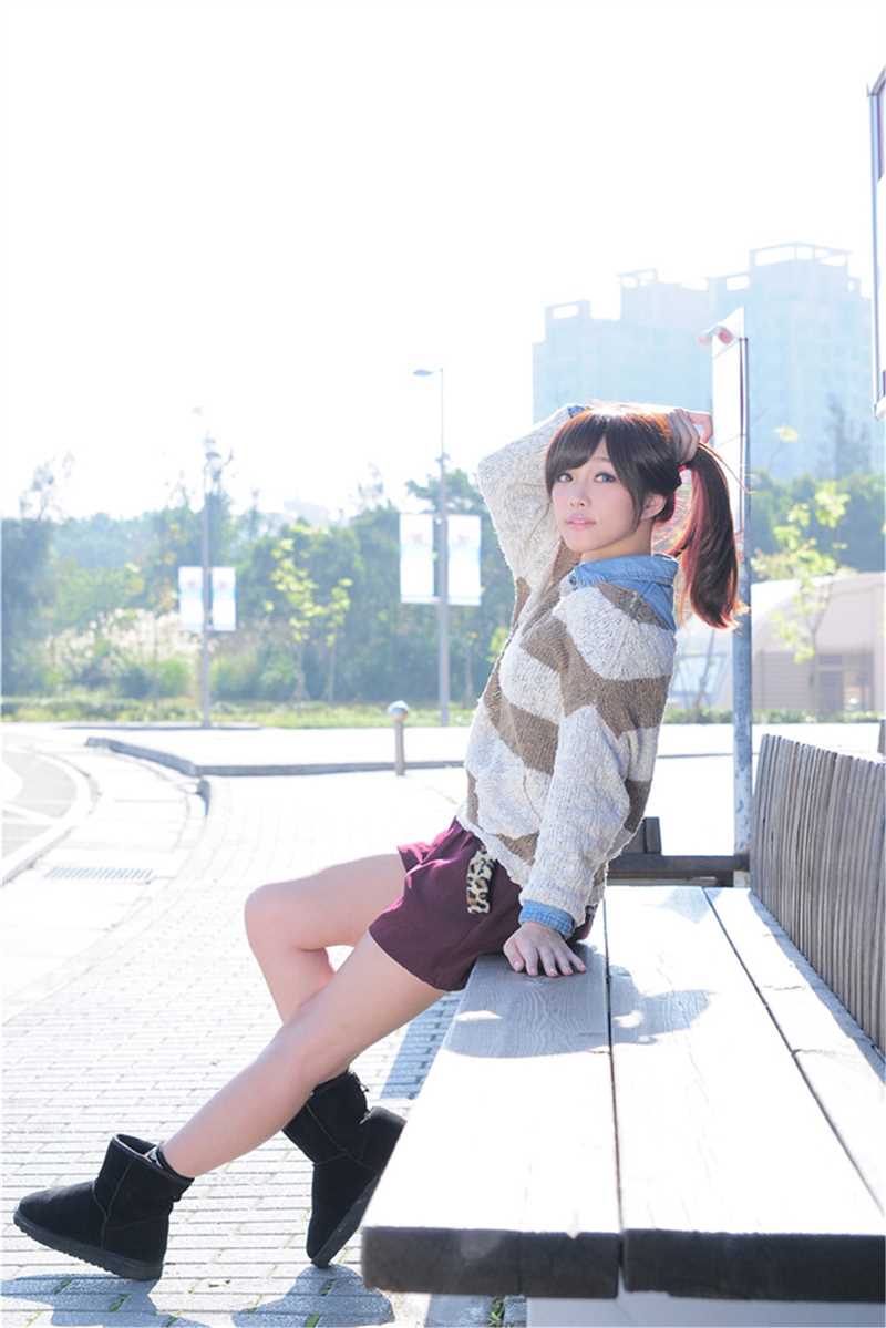 优质台湾俏皮女生涼涼清纯迷人外拍照相册