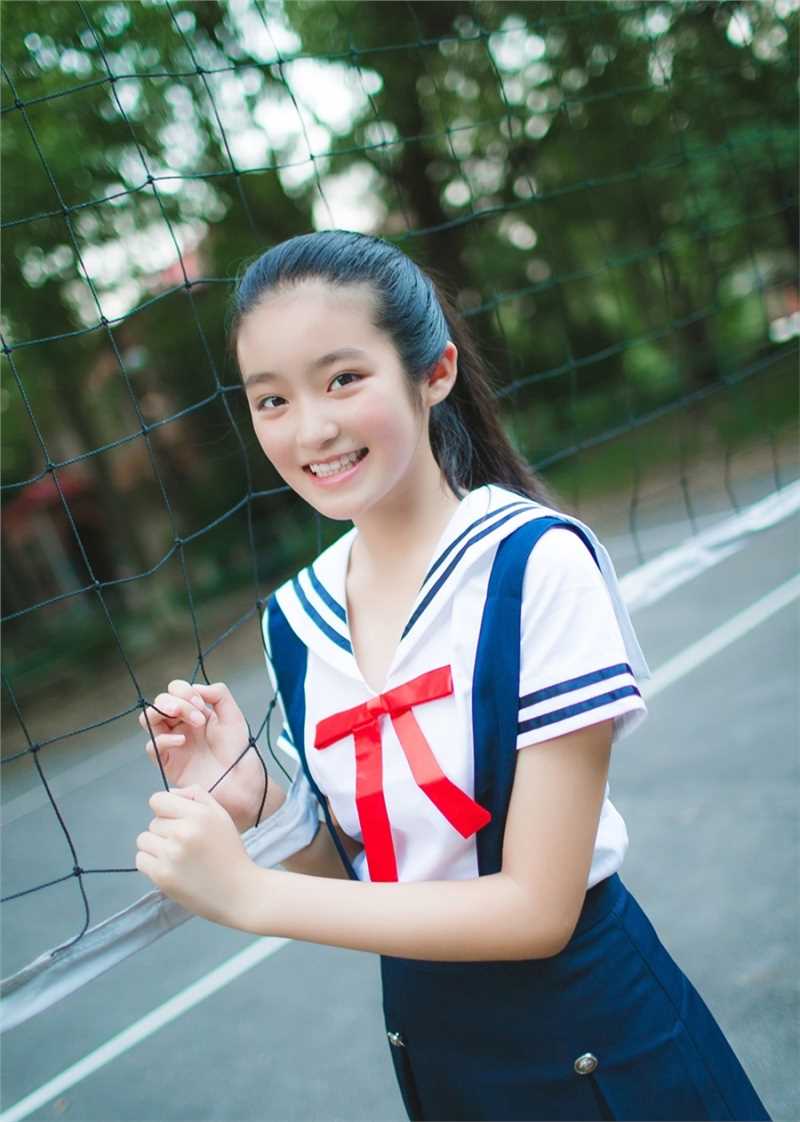 最新00后清纯美女萝莉柴蔚校园壁纸