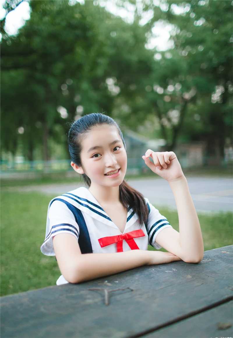 最新00后清纯美女萝莉柴蔚校园壁纸