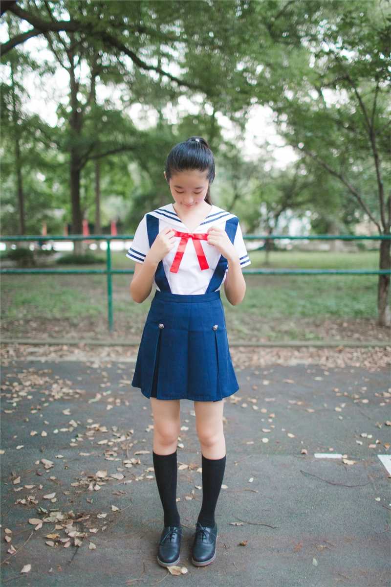 最新00后清纯美女萝莉柴蔚校园壁纸