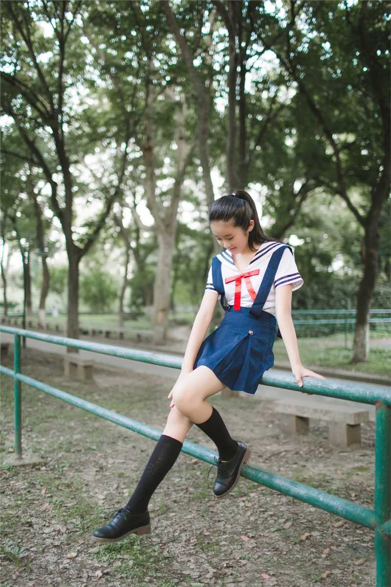 最新00后清纯美女萝莉柴蔚校园壁纸