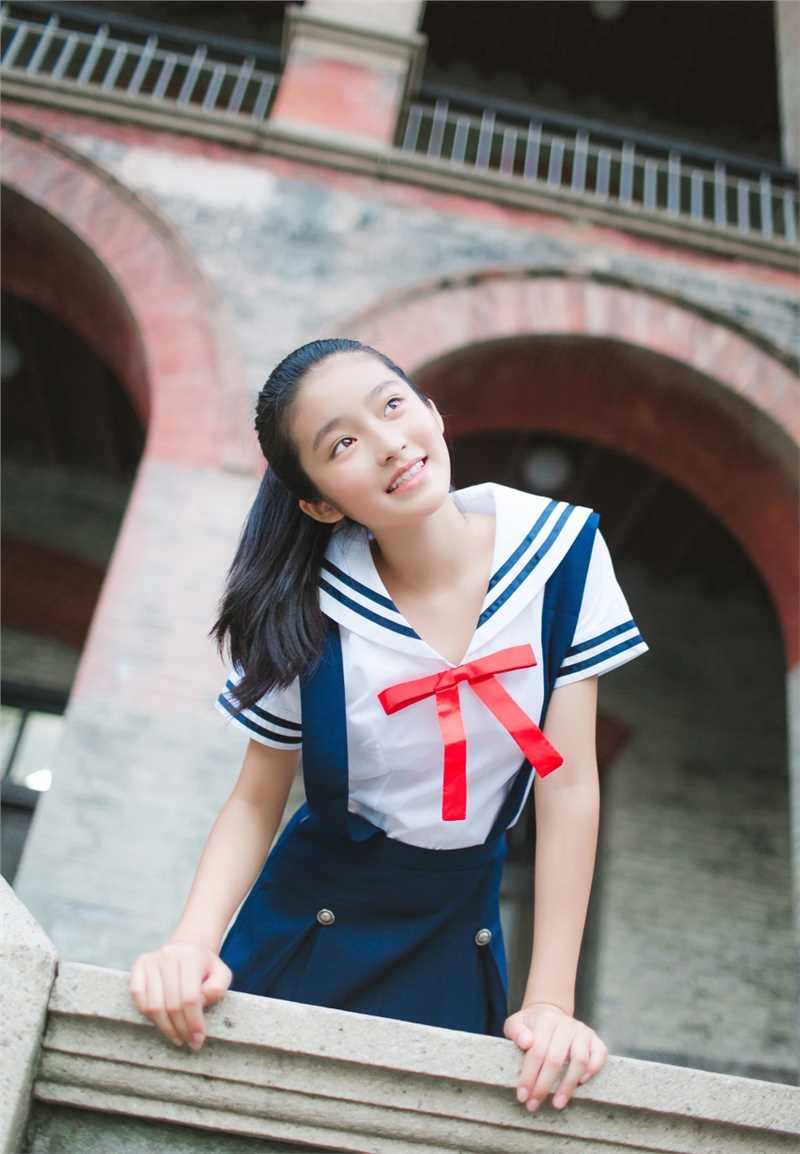 最新00后清纯美女萝莉柴蔚校园壁纸