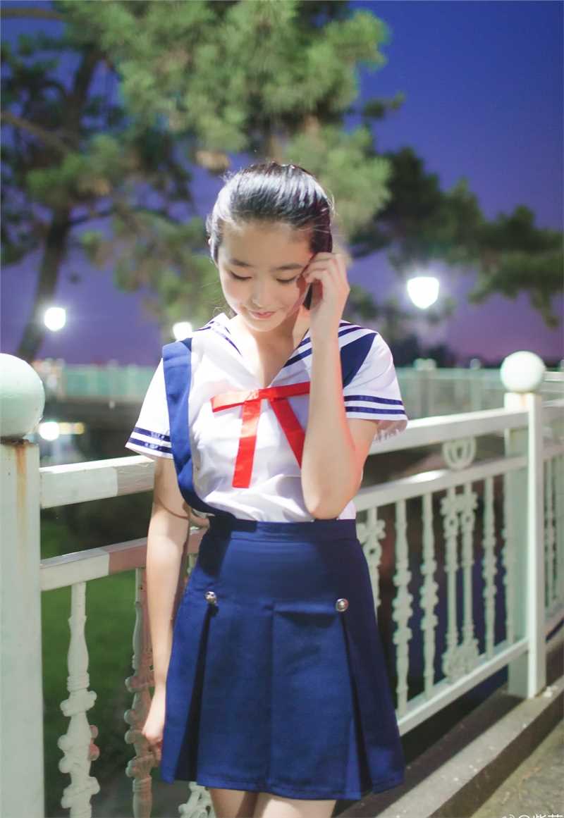 最新00后清纯美女萝莉柴蔚校园壁纸