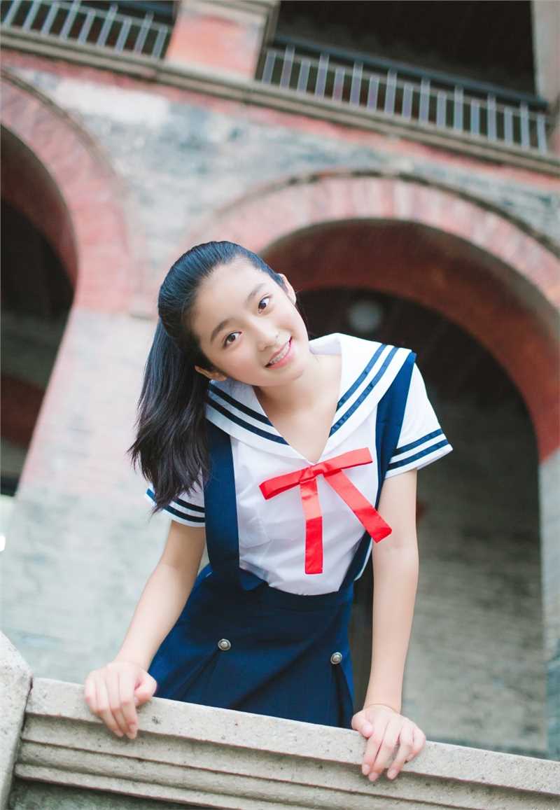 最新00后清纯美女萝莉柴蔚校园壁纸