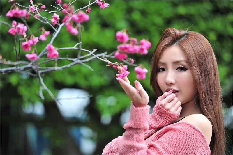 优质台湾清纯美女萝莉艾米公园唯美外拍照相册