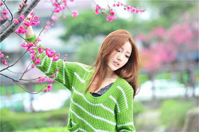 优质台湾清纯美女萝莉艾米公园唯美外拍照相册