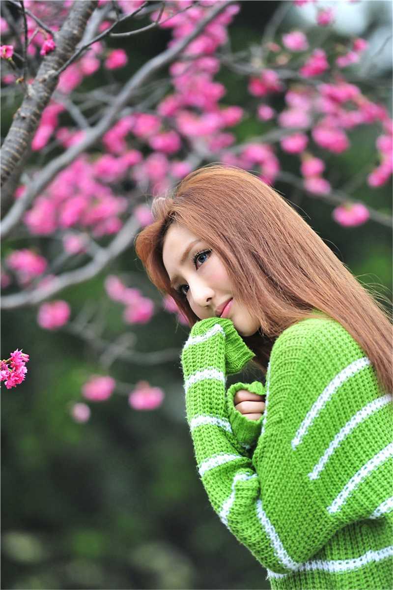 优质台湾清纯美女萝莉艾米公园唯美外拍照相册