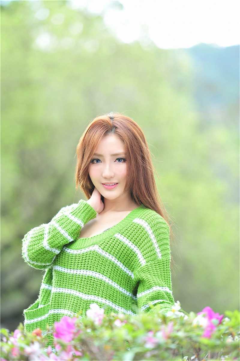 优质台湾清纯美女萝莉艾米公园唯美外拍照相册