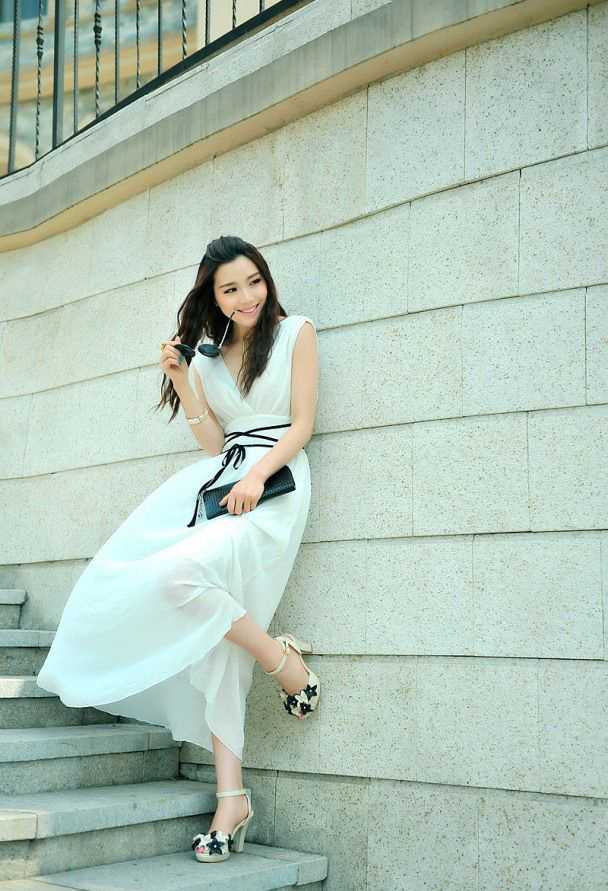 最新清纯长发美女时尚街拍大片壁纸