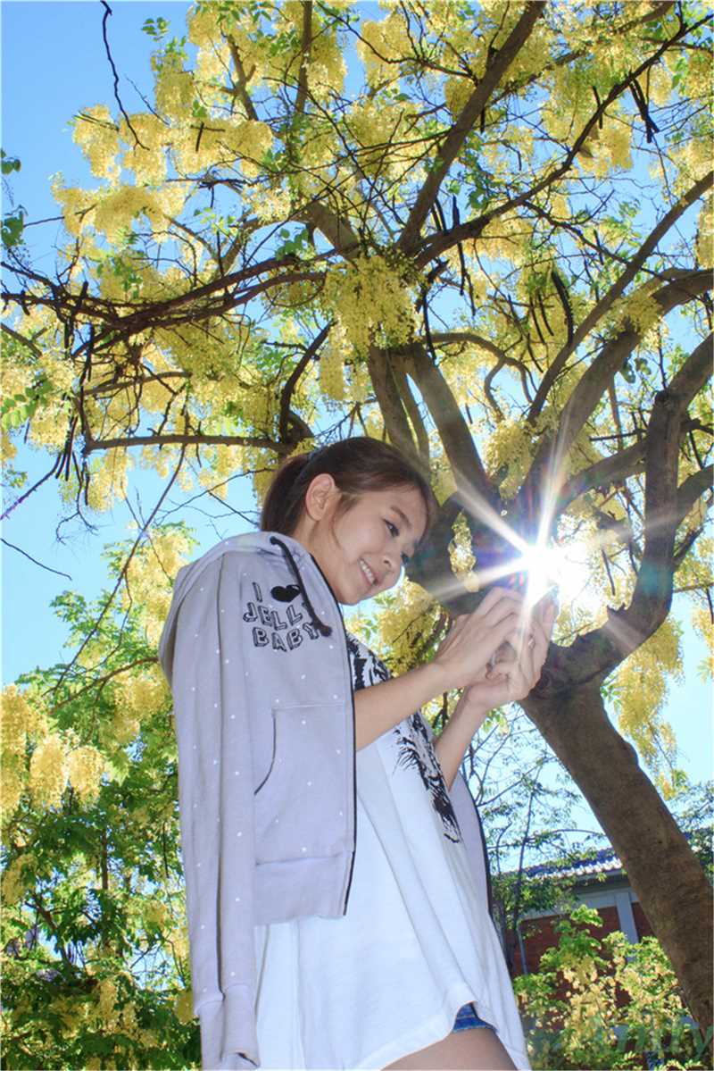 精选台湾清纯校花户外唯美照图册