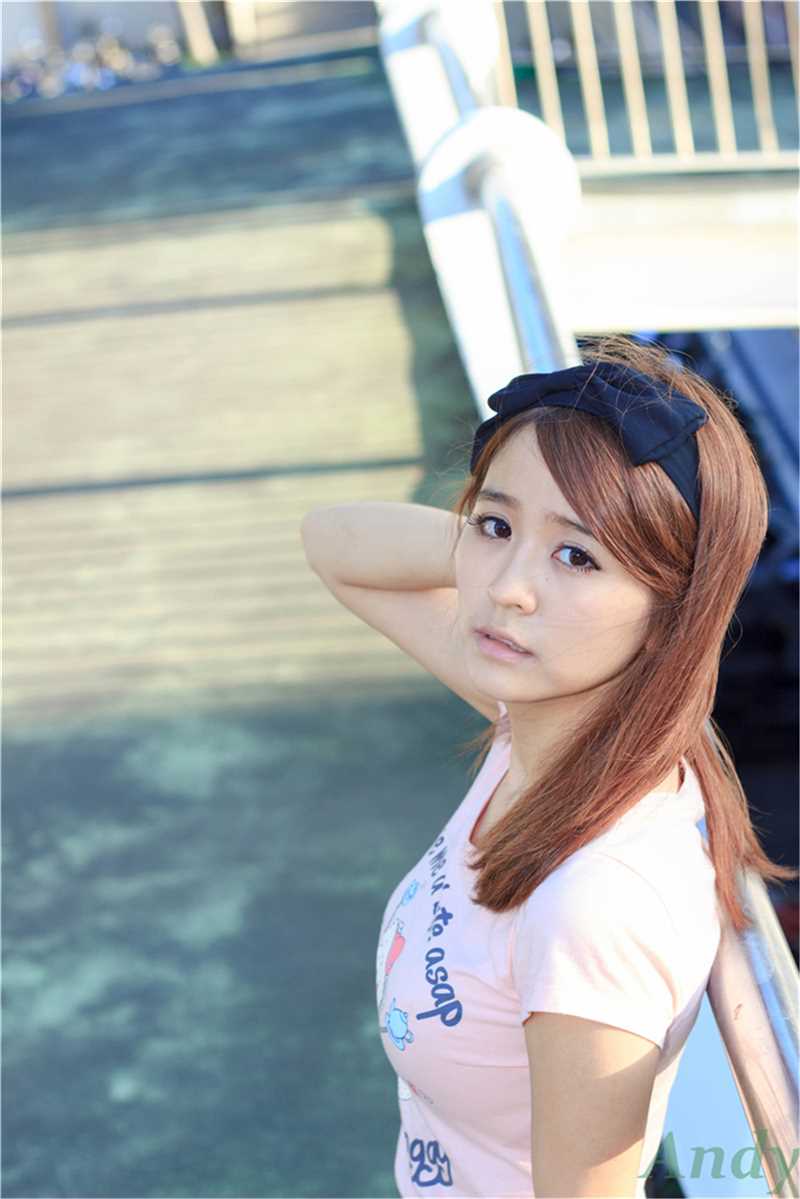 精选台湾清纯校花户外唯美照图册