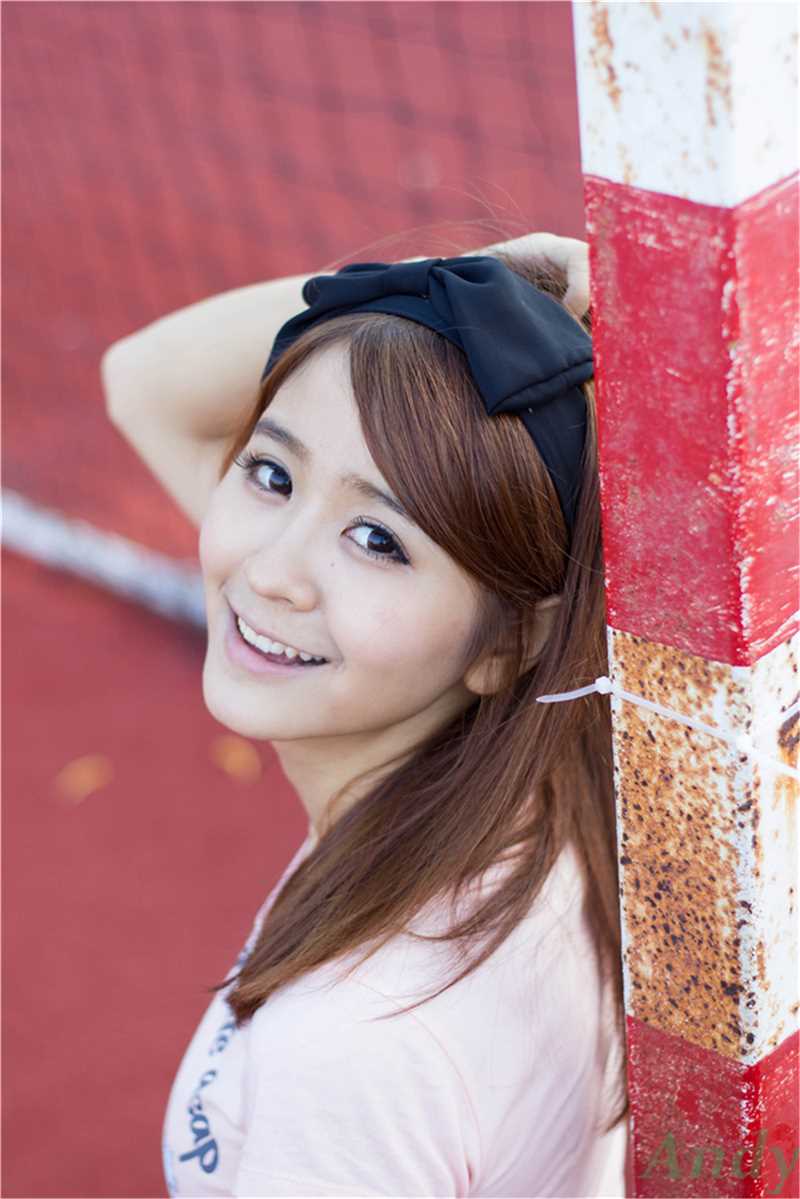 精选台湾清纯校花户外唯美照图册