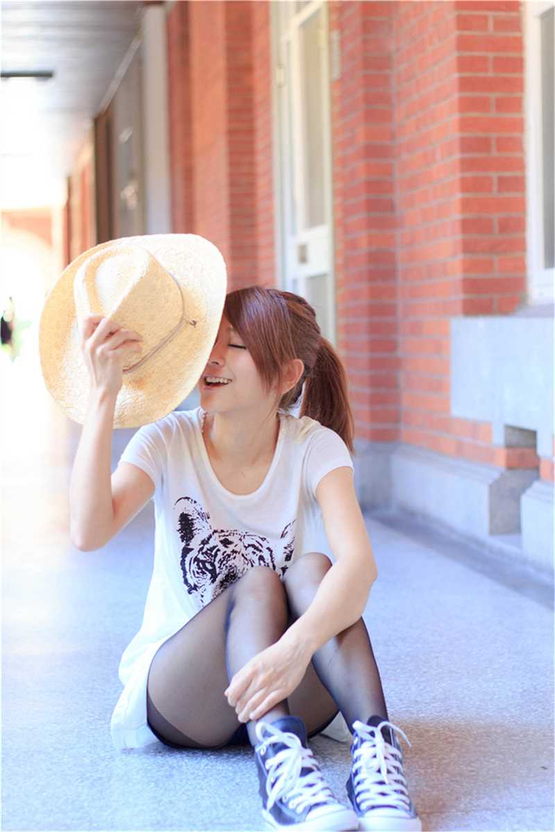 精选台湾清纯校花户外唯美照图册