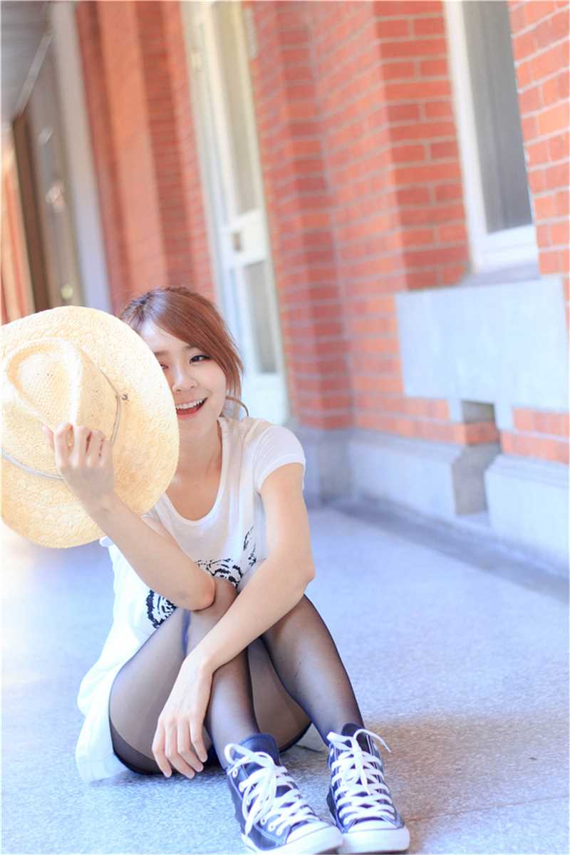 精选台湾清纯校花户外唯美照图册