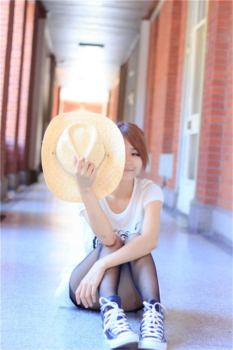 精选台湾清纯校花户外唯美照图册