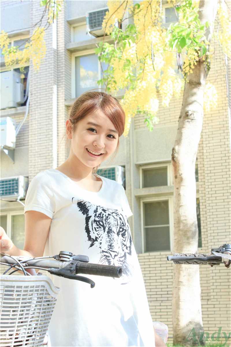 精选台湾清纯校花户外唯美照图册