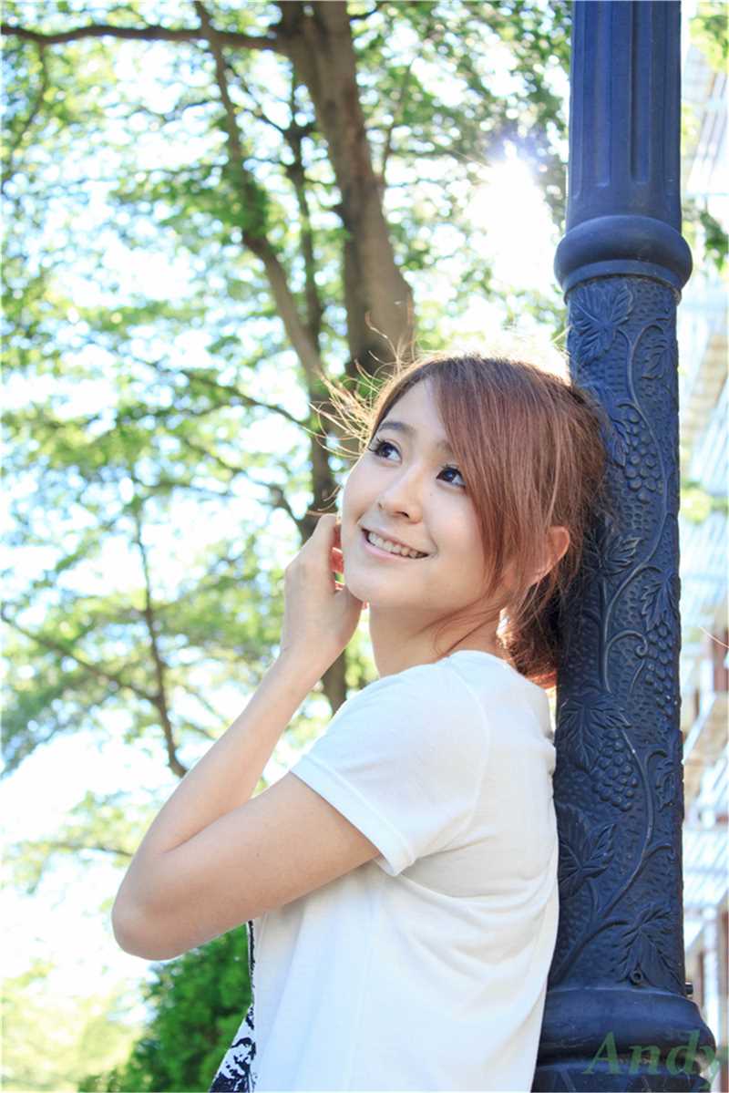 精选台湾清纯校花户外唯美照图册