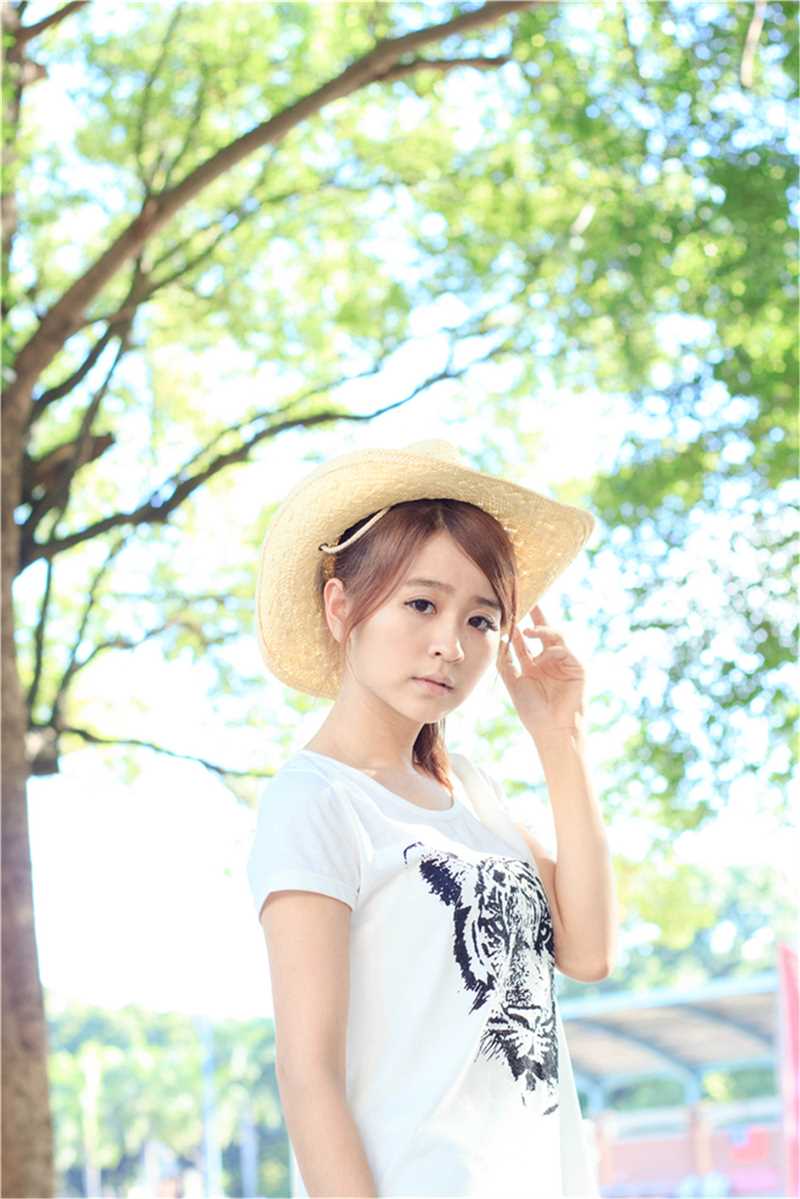 精选台湾清纯校花户外唯美照图册