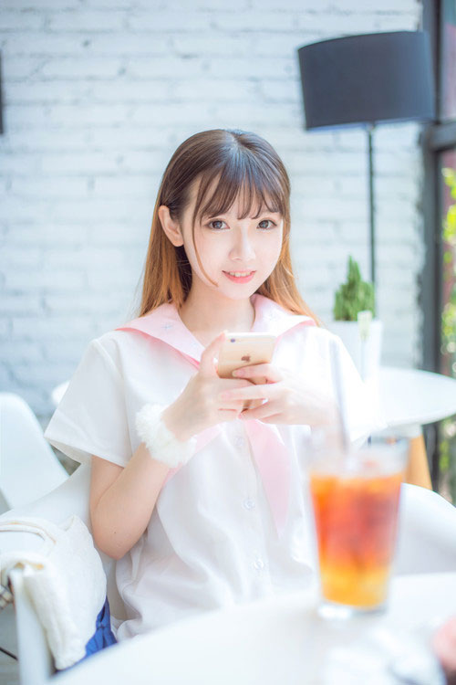 清纯制服室内迷人写照