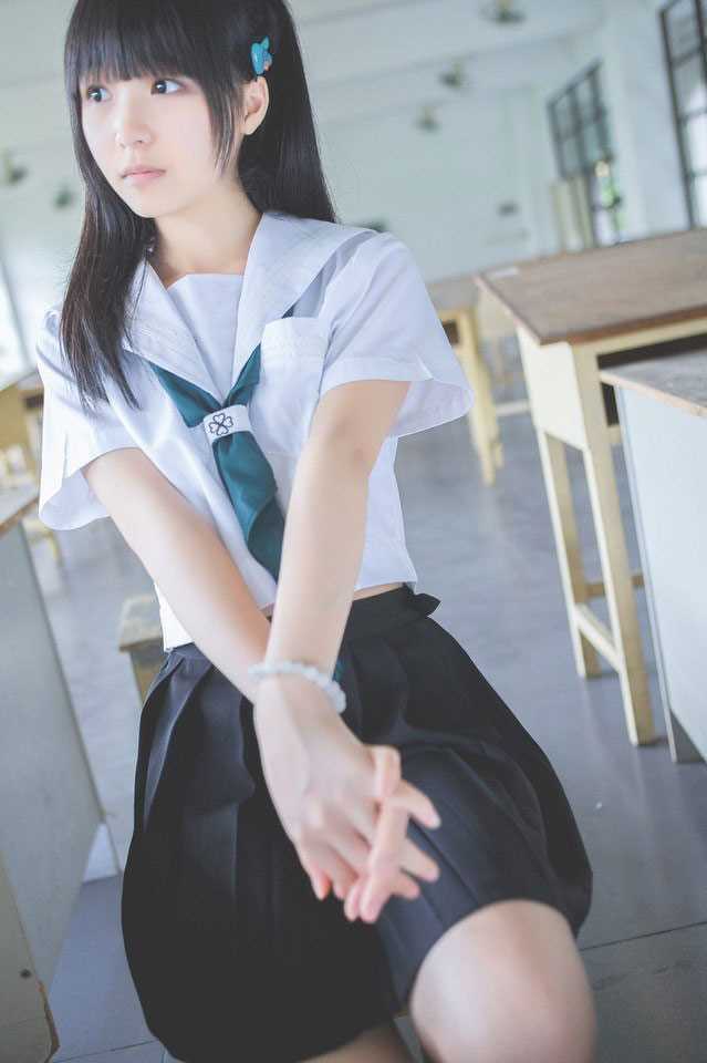 清纯制服室内迷人写照