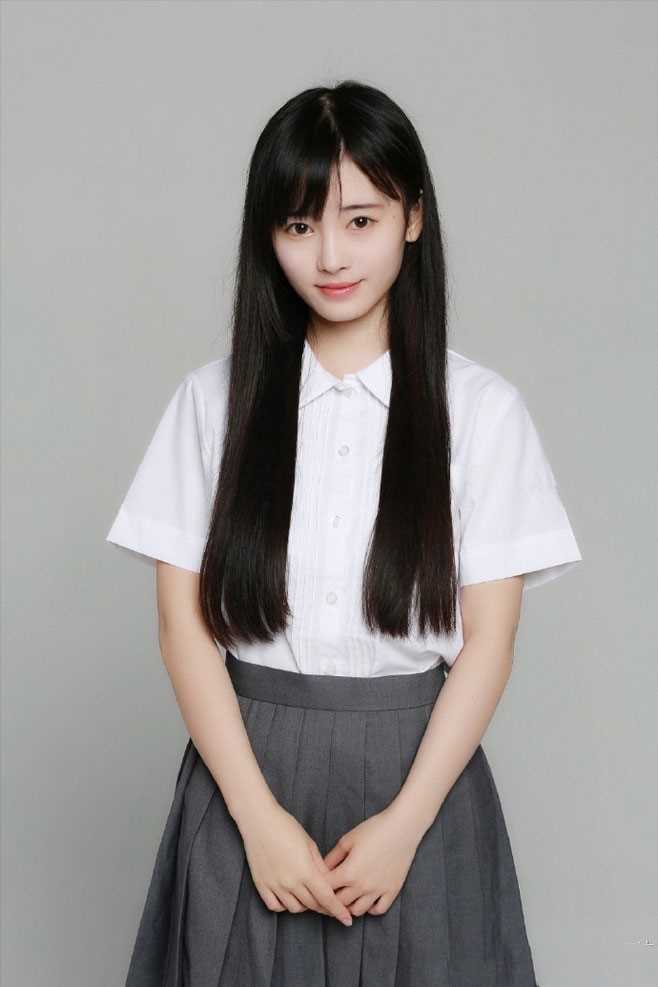清纯制服室内迷人写照