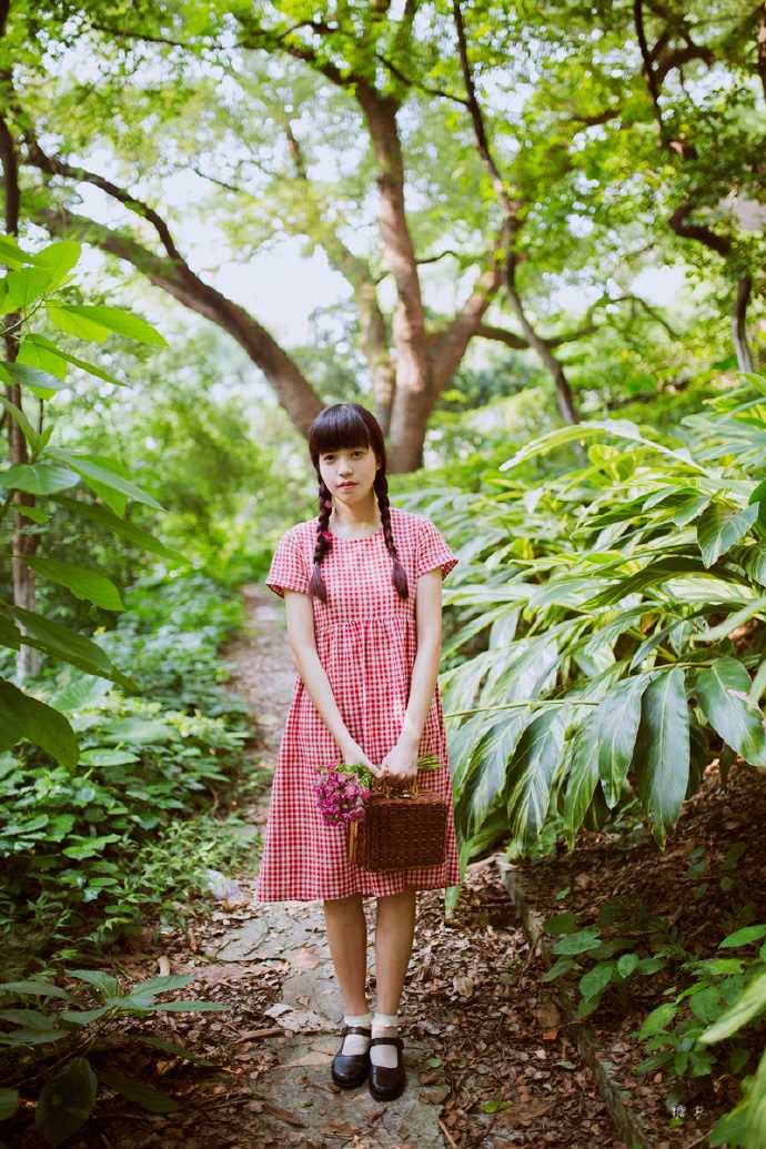 特别专辑格子短裙女生户外清纯唯美写照