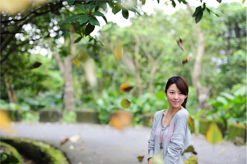 最新清纯可爱美女萌萌牛仔热裤私拍图集
