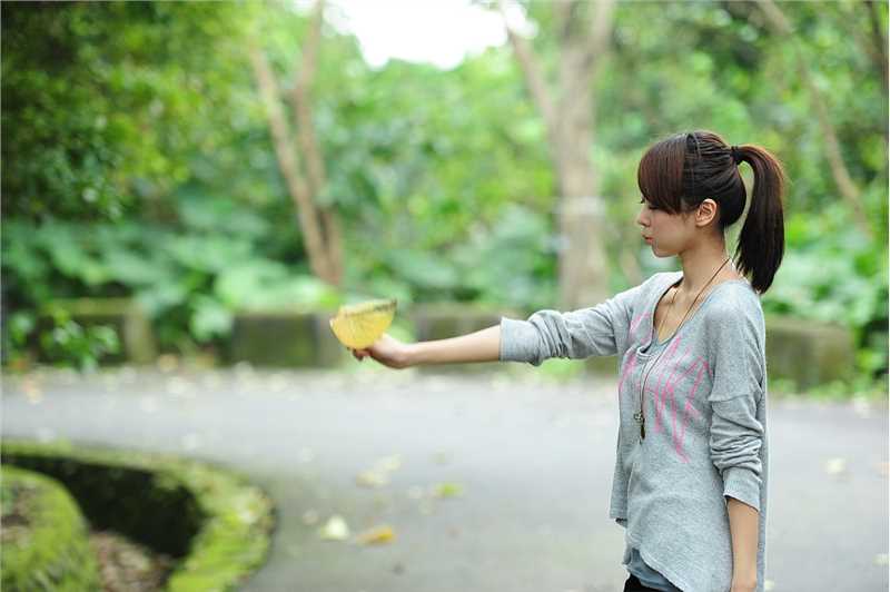 最新清纯可爱美女萌萌牛仔热裤私拍图集