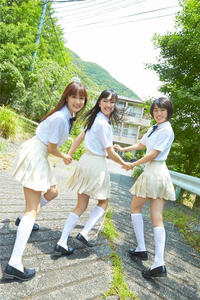 精选日本学生制服美女户外清纯图片图册