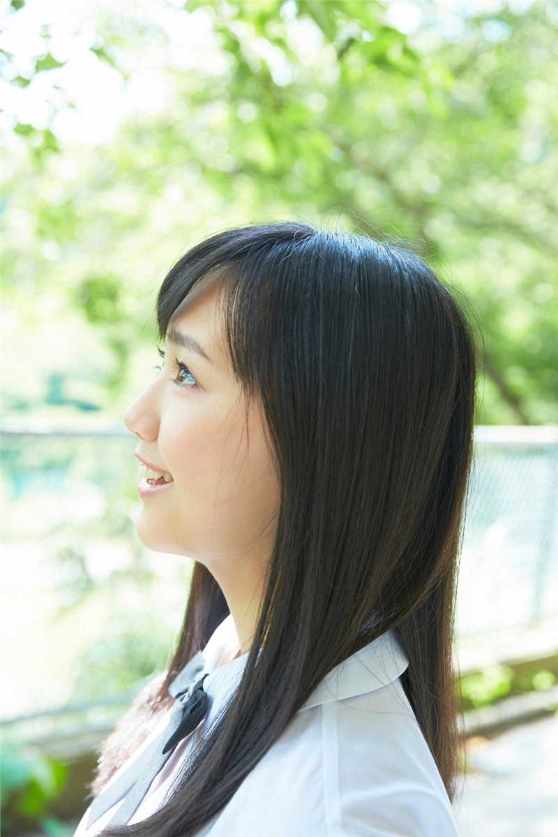 精选日本学生制服美女户外清纯图片图册