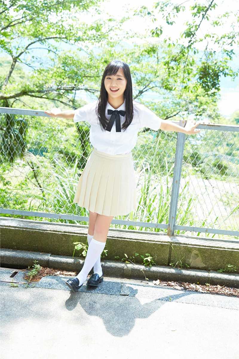 精选日本学生制服美女户外清纯图片图册