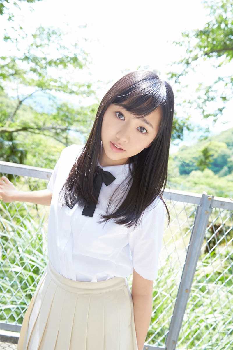 精选日本学生制服美女户外清纯图片图册