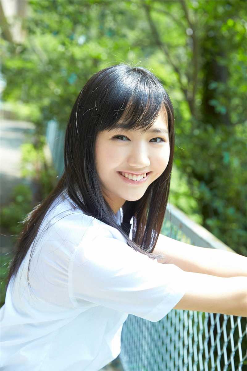 精选日本学生制服美女户外清纯图片图册