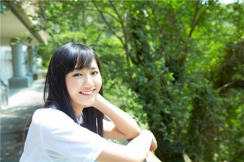 精选日本学生制服美女户外清纯图片图册