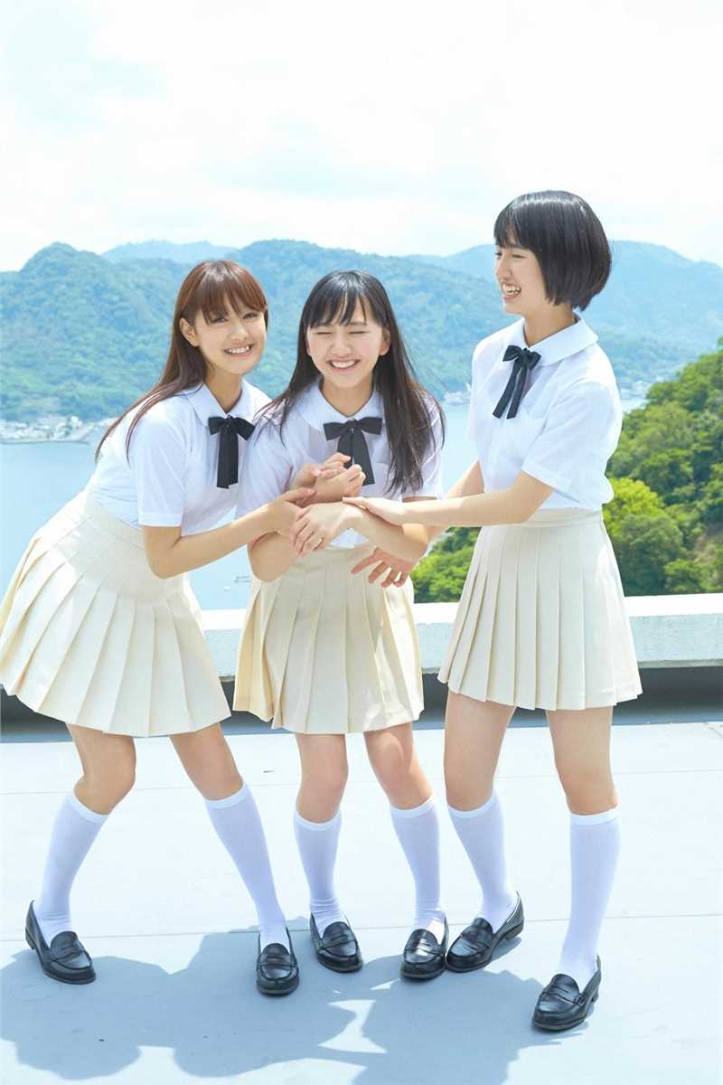精选日本学生制服美女户外清纯图片图册