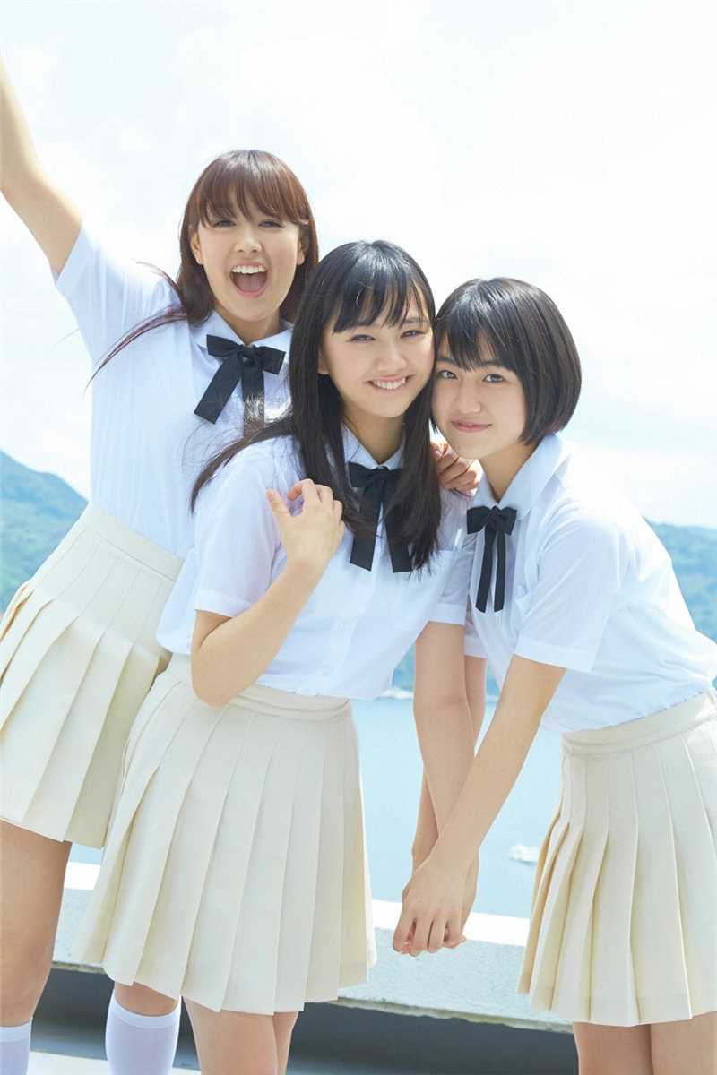精选日本学生制服美女户外清纯图片图册