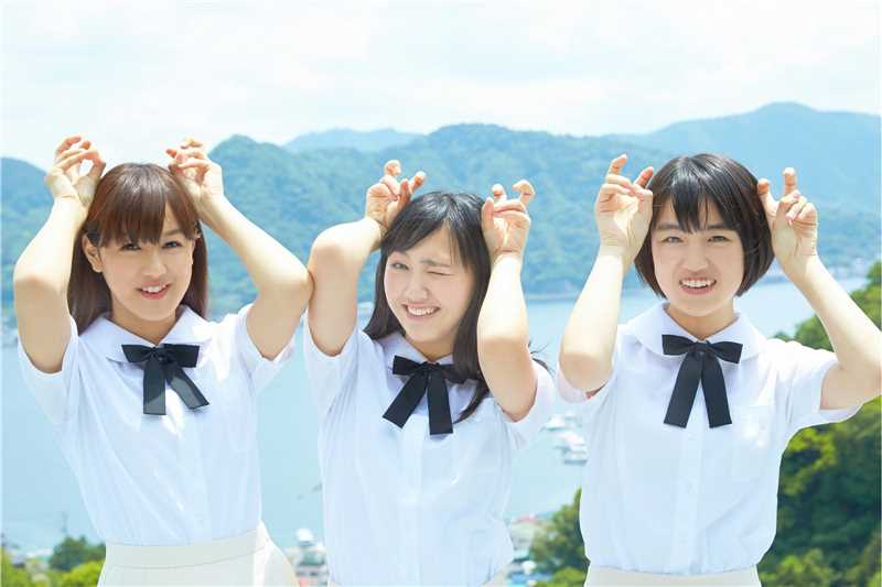 精选日本学生制服美女户外清纯图片图册