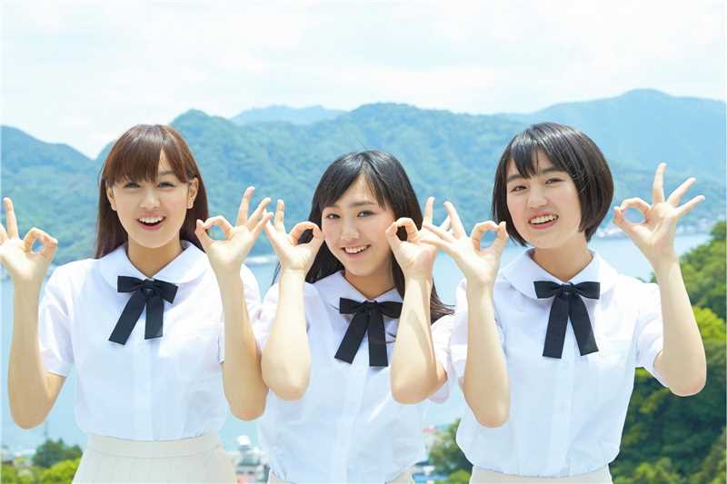 精选日本学生制服美女户外清纯图片图册