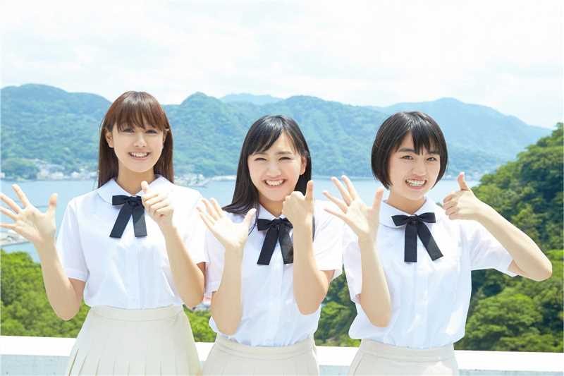 精选日本学生制服美女户外清纯图片图册